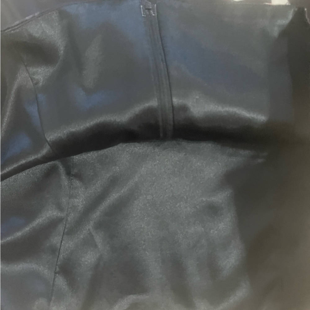 White House Black Market 100% silk floral halter top. See pics for measurements - Picture 2 of 14